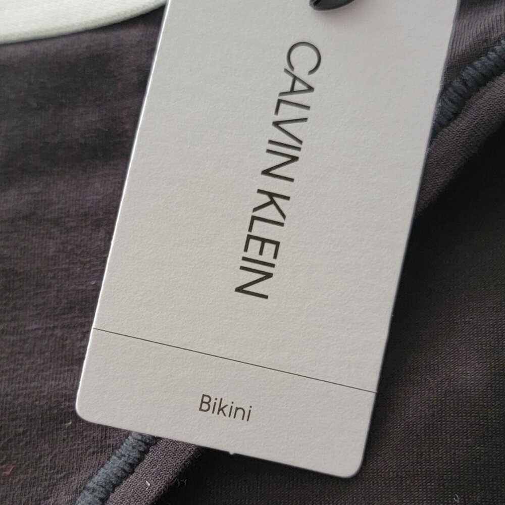 Calvin Klein Modern Cotton bikini panties, featuring a branded waistband - Picture 7 of 10
